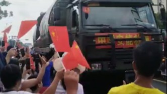 坚守贵港抗洪一线21天！中国安能救援队圆满完成任务，当地百姓欢送英雄