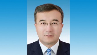 新任新疆党委常委凯赛尔·阿不都克热木当选自治区总工会主席