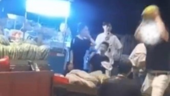 宁波一男子拿数个西瓜砸摊主头部、其妻砸葡萄，两人被行拘并罚款
