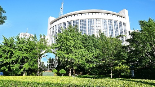 中国迎来青年人才“井喷式”涌现，外交部：当代中国青年蓬勃向上的写照