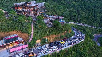 暑期旅游新风向：从“特种兵”到“慢充”，从“打卡”到“住久一点”
