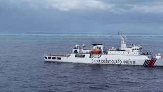 中国海警位中国黄岩岛领海及周边区域执法巡查