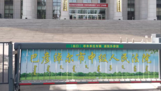 法院回应60岁男子大厅办事发病猝死：“家属质疑未配备AED延误抢救”说法站不住脚 