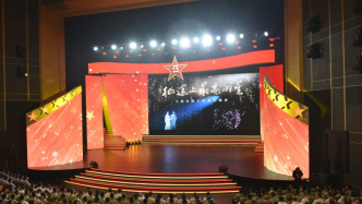 上海市庆祝中国人民解放军建军99周年慰问演出暨年度“最美退役军人”风采展示活动举行