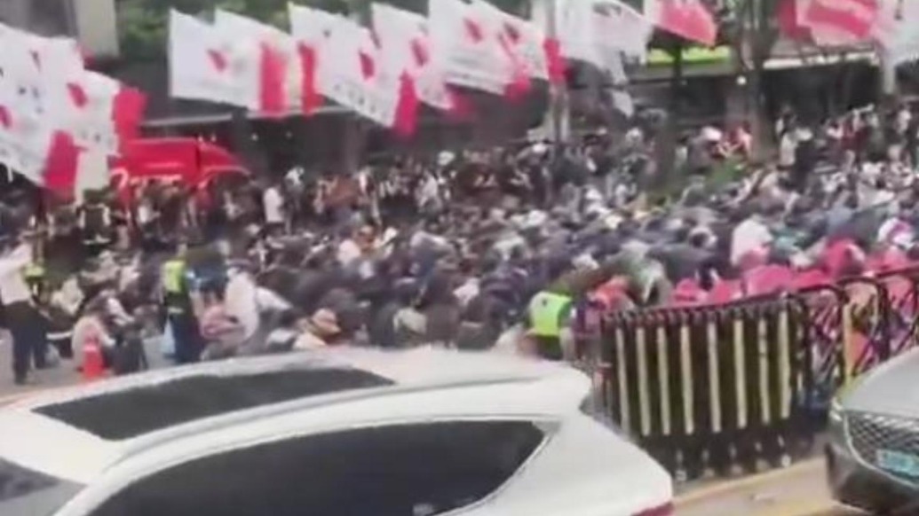 明查｜韩国股市大跌，民众上街抗议？实为7月首尔罢工集会