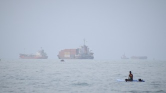伊朗“波斯湾海峡管理局”宣布霍尔木兹海峡暂停通行