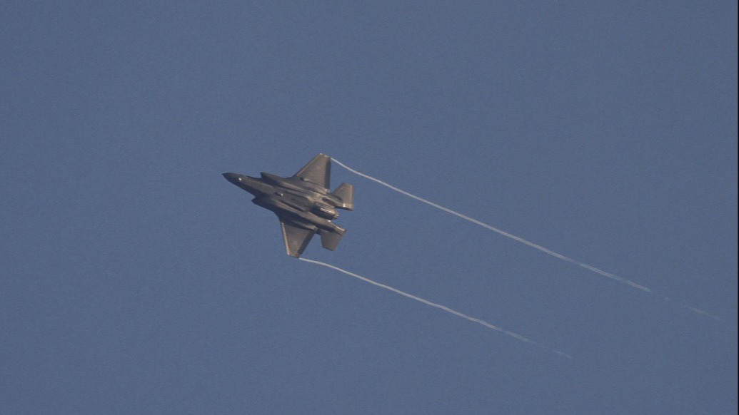 美军一架F-35隐形战斗机在加州坠毁