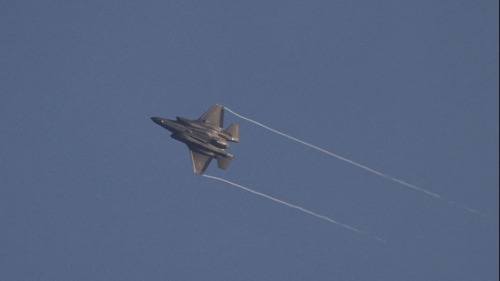 美军一架F-35隐形战斗机在加州坠毁