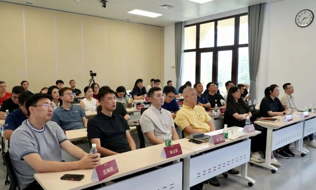 我们正在重新审视自己和世界篮球的距离