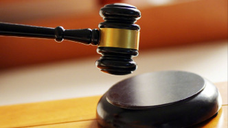 云南一退休女教师在家种植903株罂粟，被镇雄县法院判处缓刑