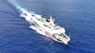 中国海警位黄岩岛附近海域组织维权执法管控演练，模拟拖离侵权船只