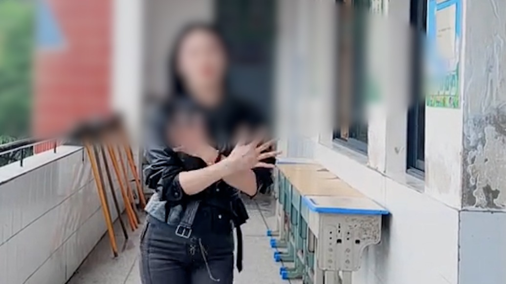 音乐老师在校跳舞发抖音被家长投诉，回应“约谈”称会按学校要求来