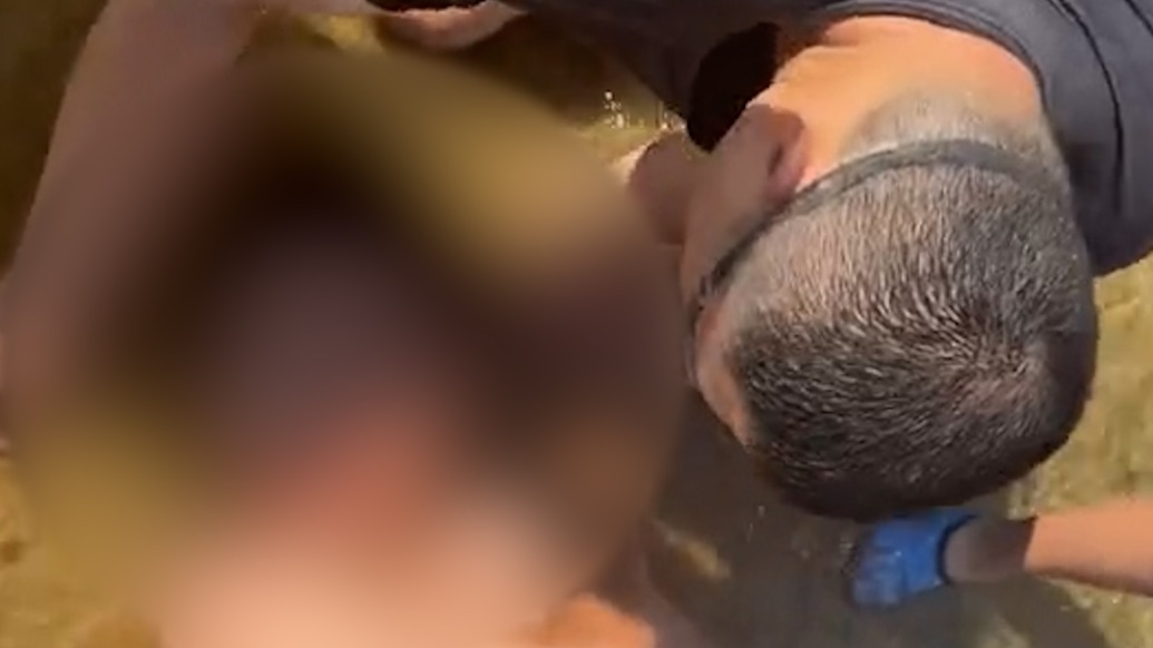 少年溺水沉入水底,护士与丈夫潜水捞起后做十多分钟心肺复苏抢回生命