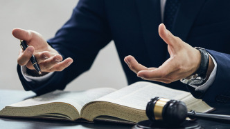 离职员工在朋友圈吐槽前老板，法院：存在侵害其名誉权可能