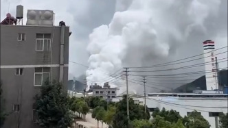 昆明晋宁一化工厂火情引发黄磷燃烧，卫健、生态环保等部门将持续检测