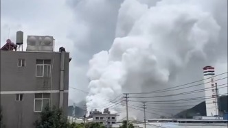 昆明一化工厂在装卸黄磷过程中发生火情，涉事企业曾多次被罚