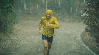 涨知识｜夏季突如其来的阵雨那么多，还适合户外跑步训练吗