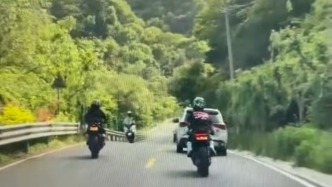 宝马摩托车在秦岭逆行撞摩托车致1死，遇难者家属：对方交强险过期，未获肇事者赔偿