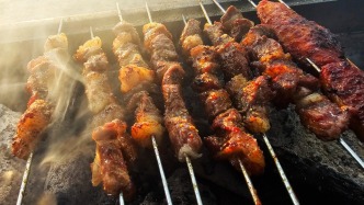 南通一烧烤店主长期用猪肉冒充牛羊肉售卖，被判刑并处罚金12万