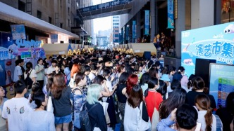 音乐剧快闪、一日店长和盲盒票，演艺市集在这个夏天火了