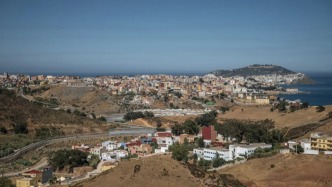 休达地方政府说非法移民越境事件已致约百人死亡