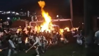 云南一地村民过火把节意外灼伤16人：盛有可燃液体塑料桶意外倾倒引发燃烧