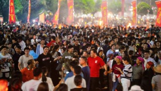 点火游行打跳……云南宁蒗彝族自治县共庆传统节日火把节