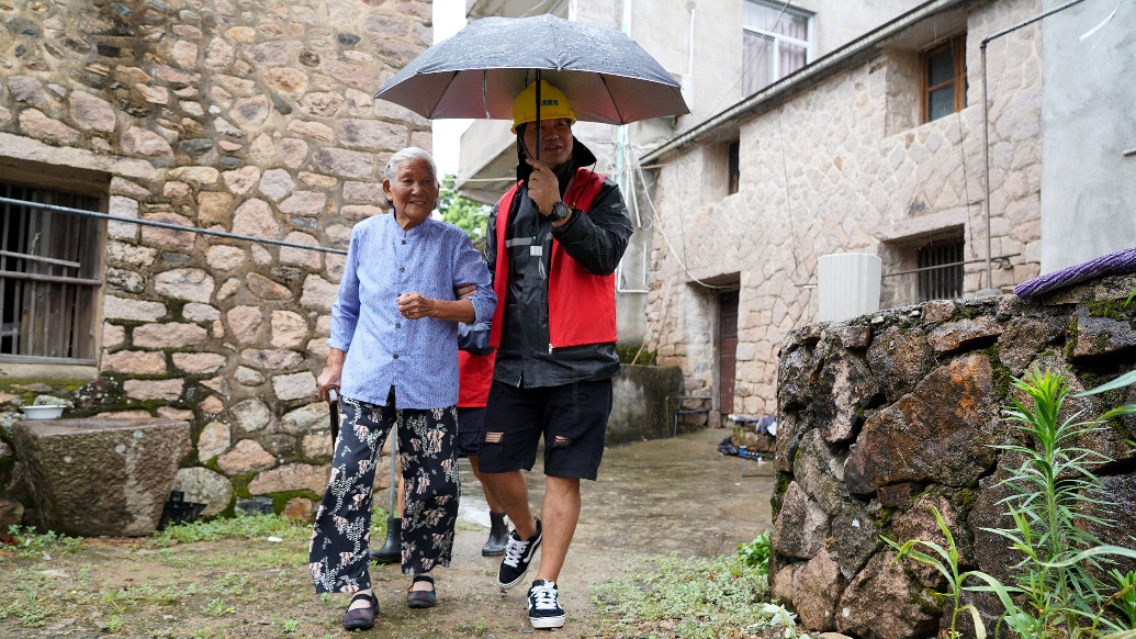台风暴雨强对流三预警！“白海豚”最新位置公布，江浙沪皖等地出行注意了