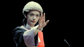 影视演员扎堆戏剧舞台，是观众的福音还是舞台的尴尬？