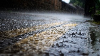 上海中心城区暴雨预警由橙变红，预计6小时累积降水将达220毫米以上