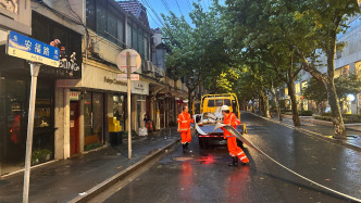 上海安福路被淹了？记者现场直击：全力抢排后，积水逐渐消退