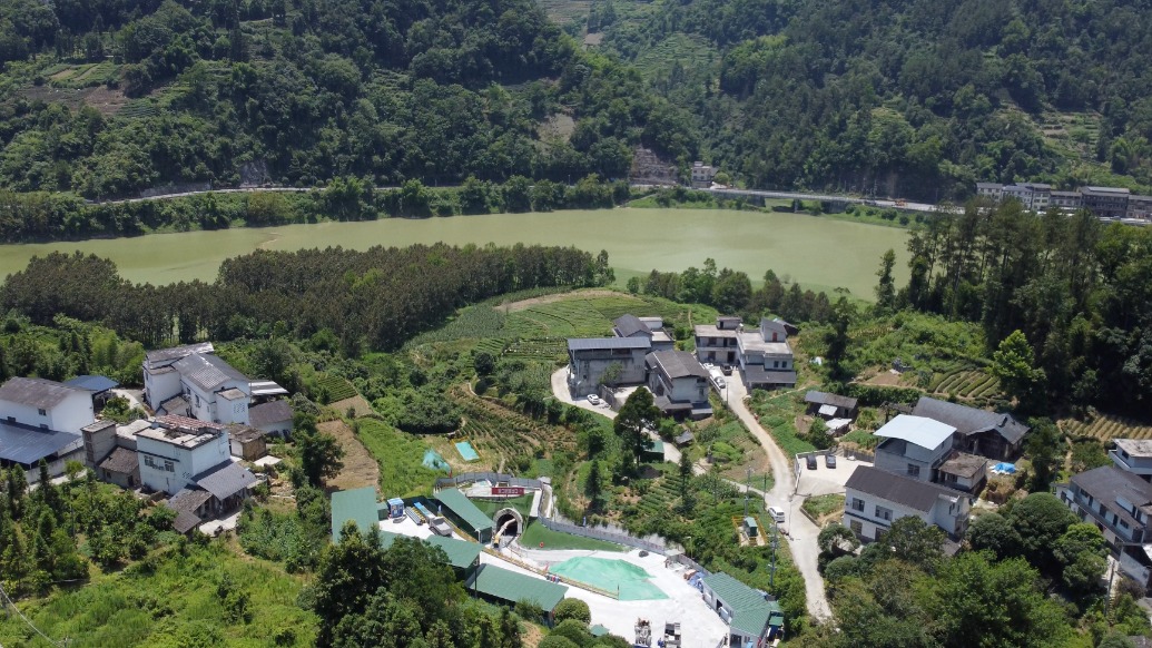 底气从何而来｜在清江水面下70米，天然气管道工程师们用上了“绣花”功夫