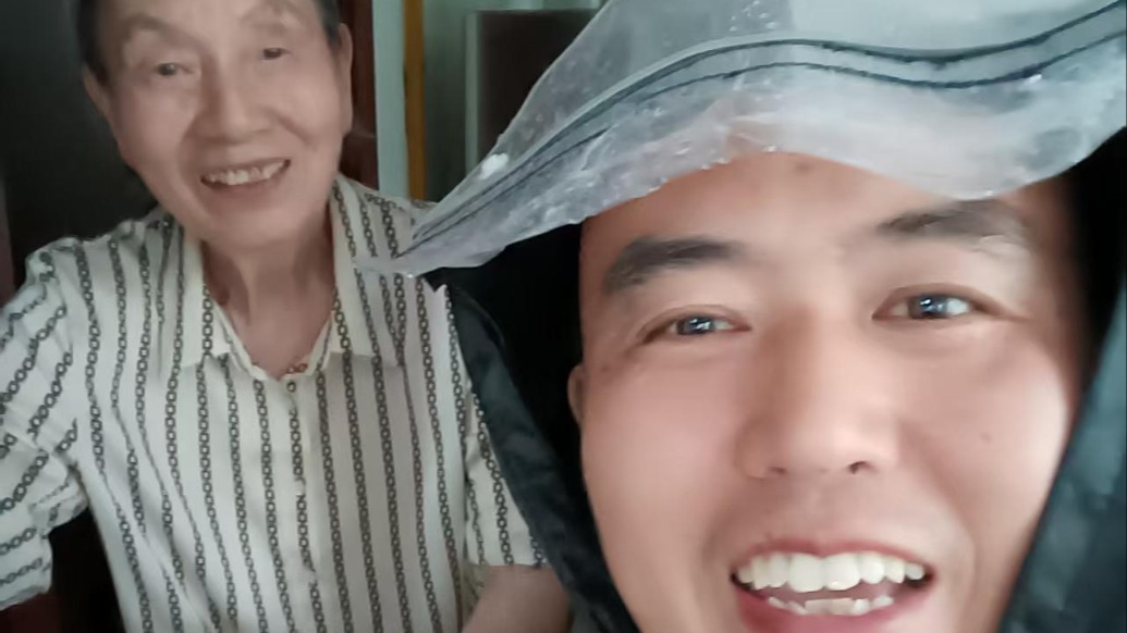 配图