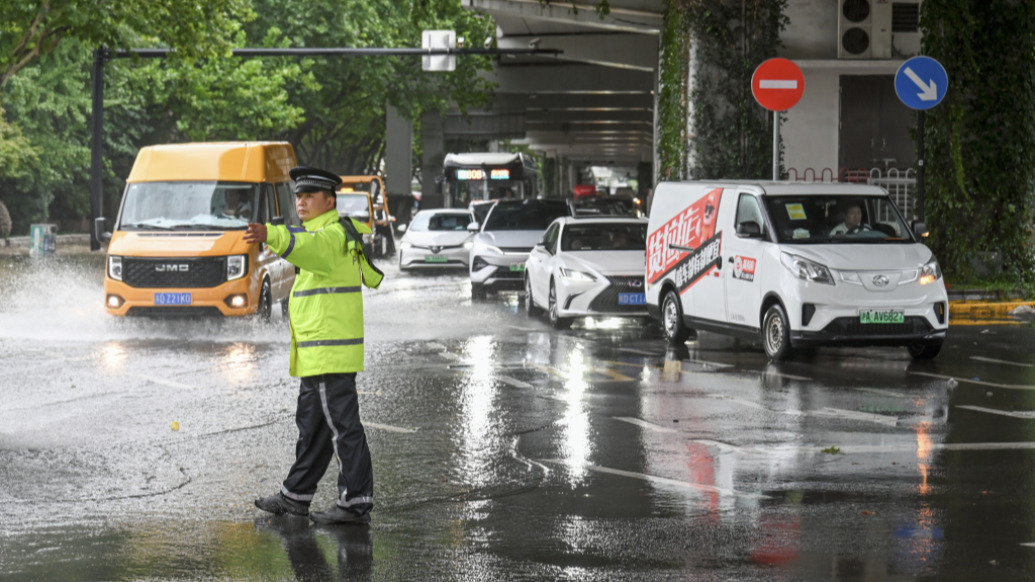 上海发布8月11日交通出行通告，早高峰期间仍需注意风雨影响