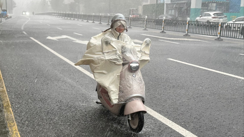 三预警齐发！“白海豚”深入内陆，河南中部等地部分地区有特大暴雨