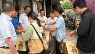 风雨过境时，一家小店的面包香飘进社区