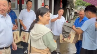 暴风雨里的暖心面包香：一烘焙店台风天为邻里送面包