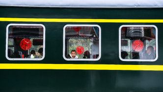 中国目的地·播客｜把绿皮火车作为方法，丈量中国的铁道漫游