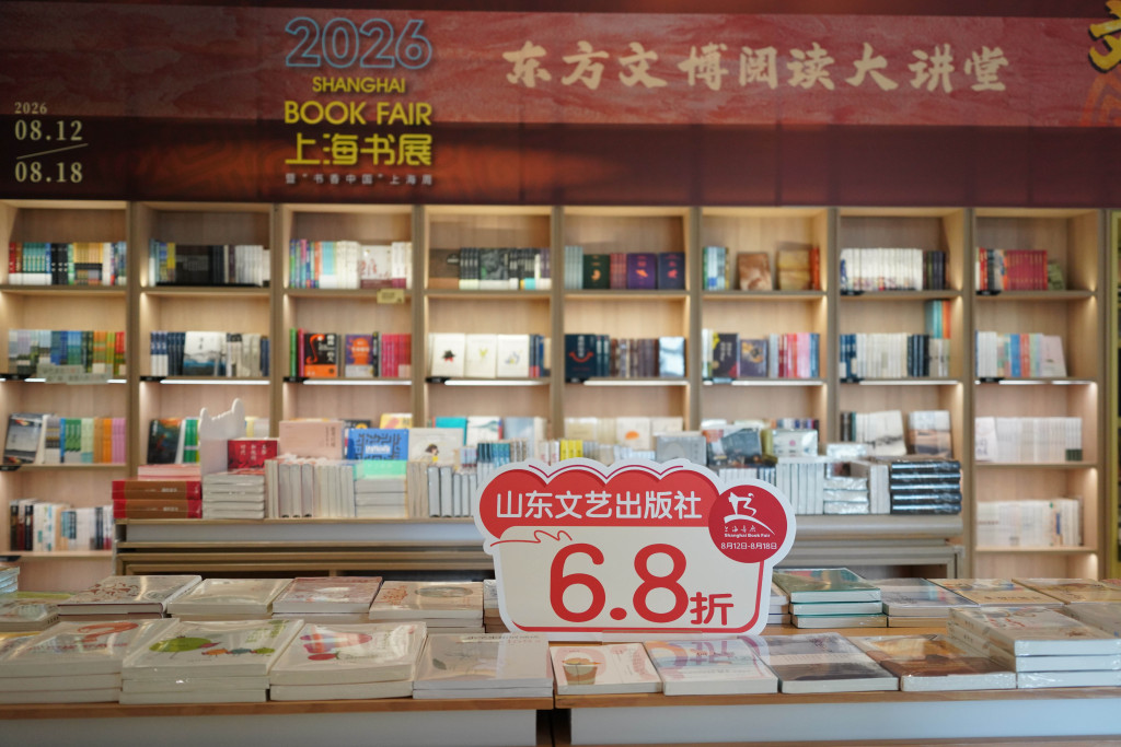 魔都眼丨上海书展明日开幕，上海书城“垂直版书展”搭建完毕