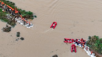 直播丨河南郏县北汝河段民堤溃口40米宽，直击一线抢险