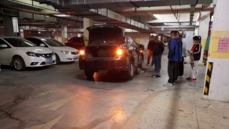 男子驾车回地库碾到横卧醉汉致其死亡，检察院作出不起诉决定