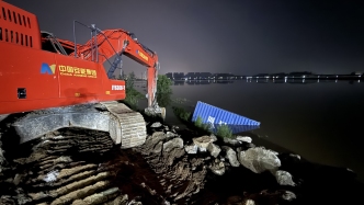 现场直击｜河南周口贾鲁河堤防溃口处正在连夜封堵