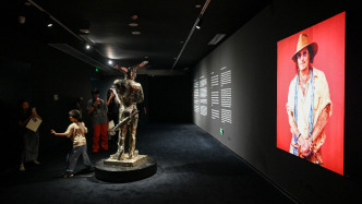魔都眼丨“边缘形象”艺术展：看见演员约翰尼·德普的另一面