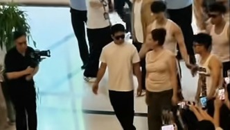 媒体评那艺娜参加活动被叫停：公益能当劣迹艺人的“复出遮羞布”吗？