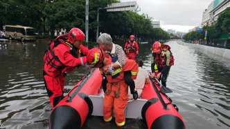 昆明主城区多路段积水“断交”：警方临时管控，消防紧急排涝