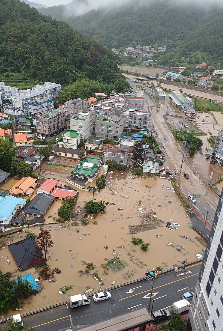 2026年8月17日，韩国庆尚南道巨济市的一处低洼地区被洪水淹没。