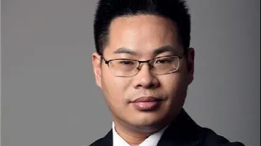 假冒“港中大客座教授”“西部新闻网总编”，张龙50多个头衔从何而来