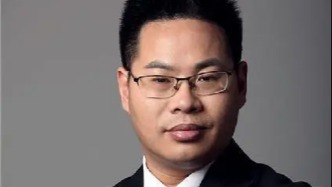 假冒“港中大客座教授”“西部新闻网总编”，张龙50多个头衔从何而来