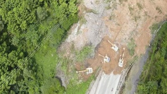 广西南丹山体滑坡致5人遇难
