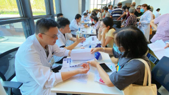 正式启用运营前，瑞金医院金山院区举行首场公益义诊
